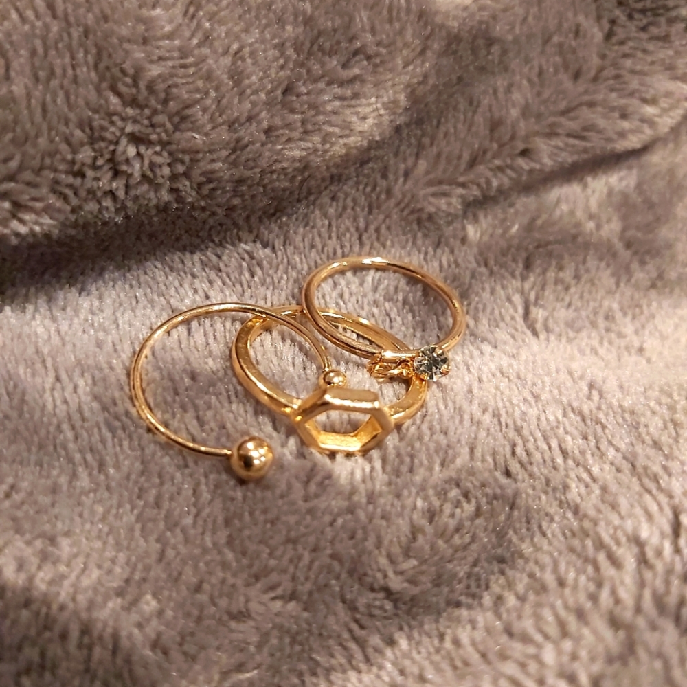 NWOT Gold 3 Piece stackable Ring Set - Picture 3 of 3